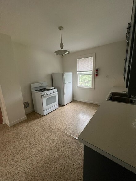 Building Photo - 1411 Fincke Ave