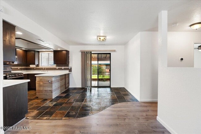 Building Photo - 3795 N Navajo Dr