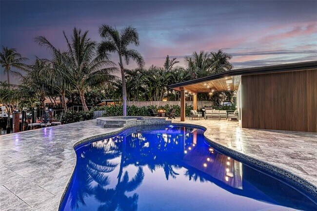 Building Photo - 160 SE 3rd Ct