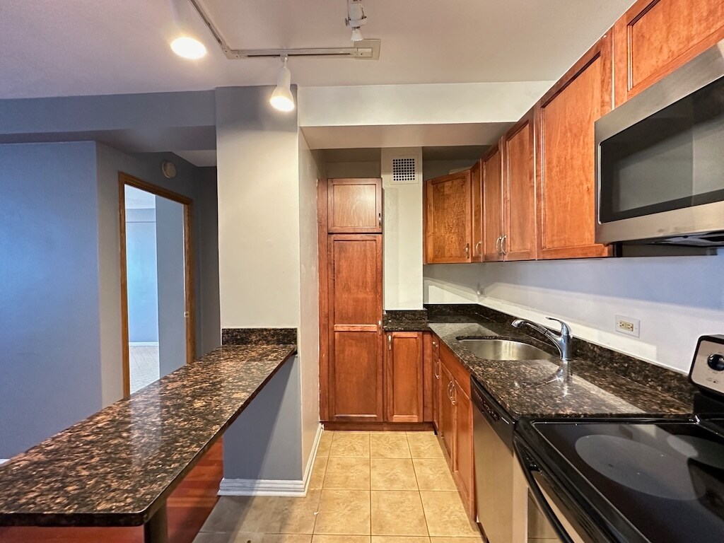 Building Photo - 4180 N Marine Dr