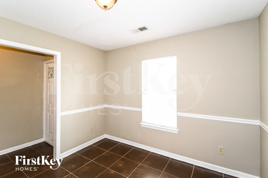 Building Photo - 5672 Riverhead Ave