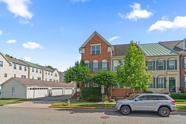 Building Photo - 2 Bed 2.5 Bath - Lakelands Townhome - Deta...