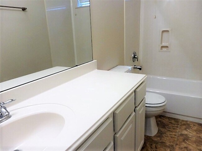 Building Photo - 2420 Avalon Trace Ln