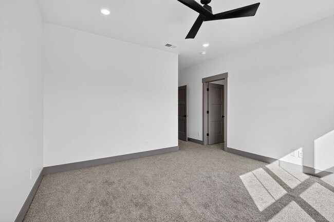 Building Photo - MUST SEE TOWNHOMES IN AMMON RIGHT OFF BEAC...