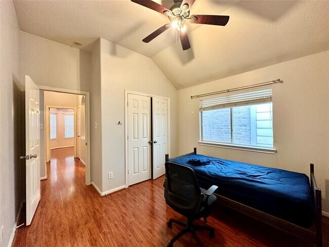 Building Photo - 10414 Gerlach St