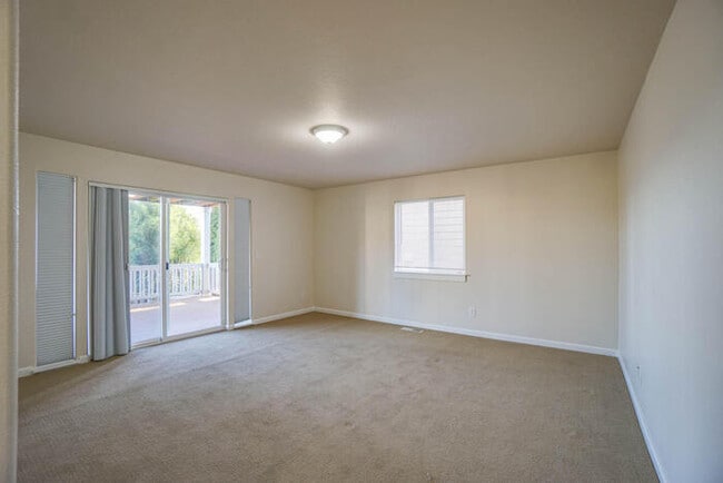 Building Photo - BEAUTIFUL VIEWS of MT. HOOD