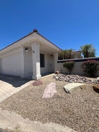 Building Photo - 3 Bed, 2 Bath in Gated Community with Lake Views