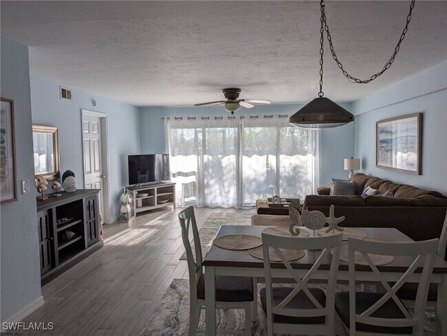 Primary Photo - 16100 Bay Pointe Blvd