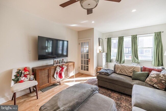 Building Photo - 2978 E Thompson St