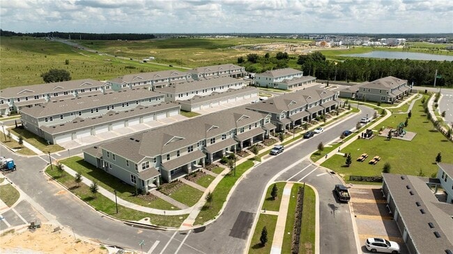 Building Photo - 16350 Hamlin Vw St