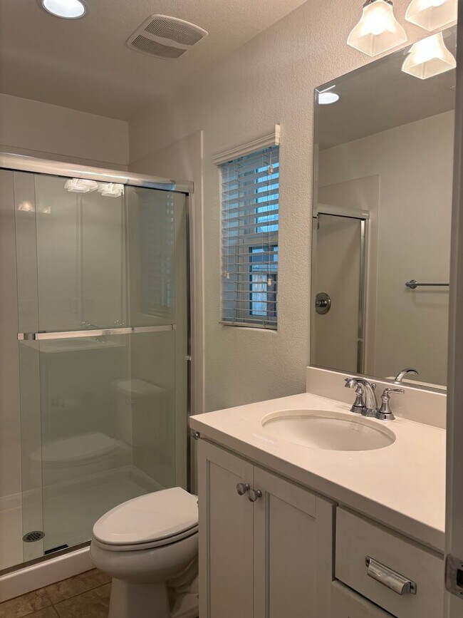 Building Photo - Pet Friendly 4 bed 3.5 bath home *AVAILABL...