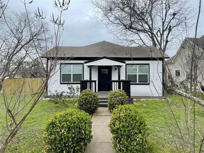 Primary Photo - 501 N Doak St
