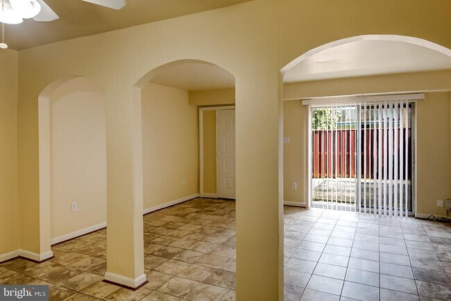 Building Photo - 2334 Sun Valley Cir