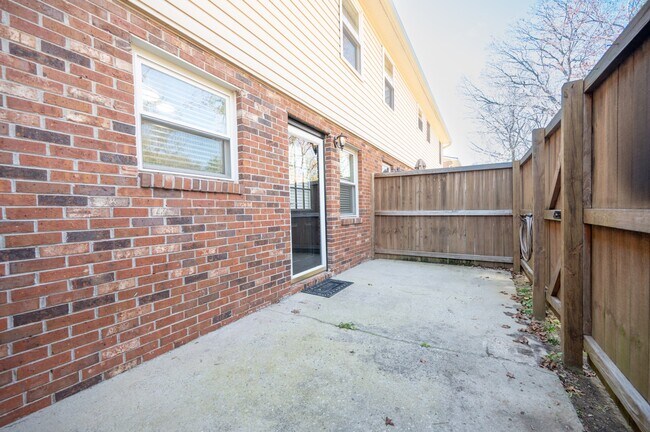 Building Photo - 415 Parkdale Dr
