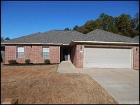 Building Photo - 521 Wisteria Dr