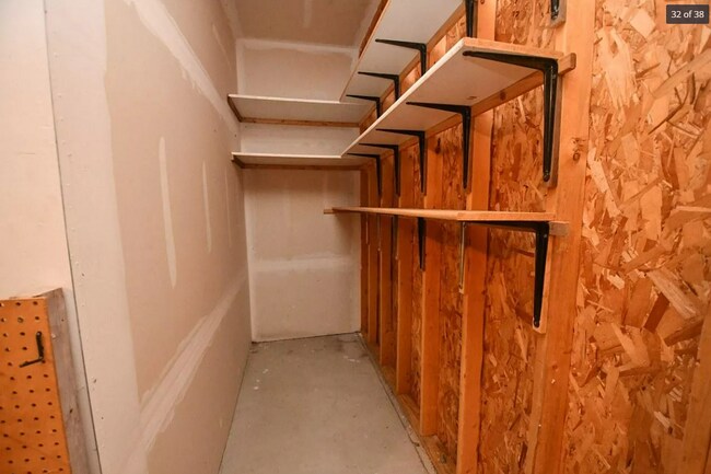 Building Photo - 502 Commander Ct