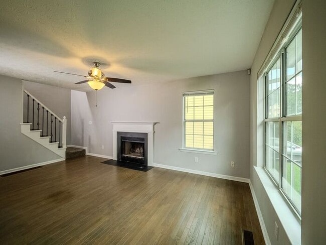 Building Photo - 2707 Sanibel Ln SE