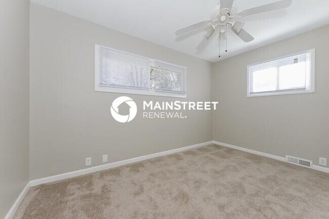 Building Photo - 4 Bedroom Pet-Friendly Home in Kansas City...