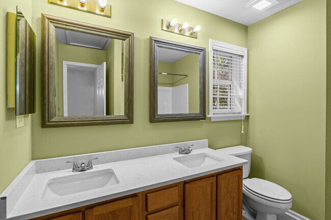 Building Photo - 10660 Holly Ridge Blvd
