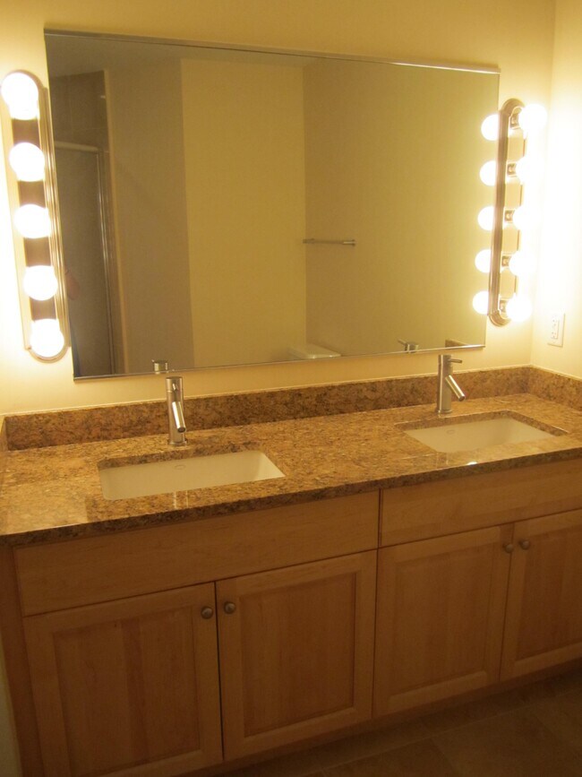 Building Photo - 811 4th St NW