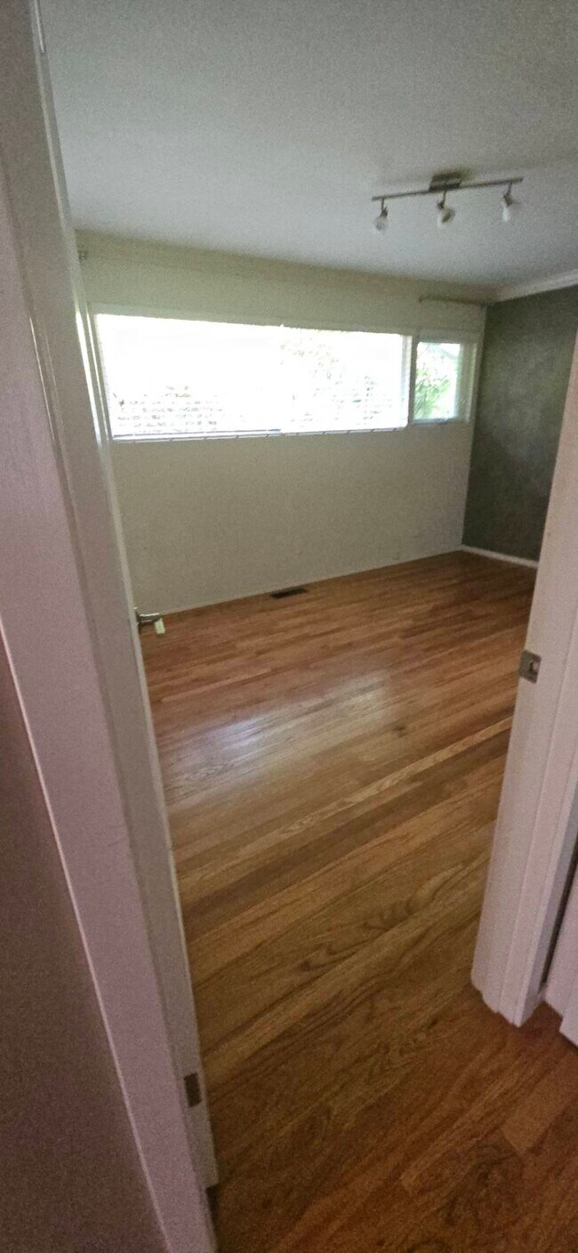 Building Photo - 16248 NE 29th St