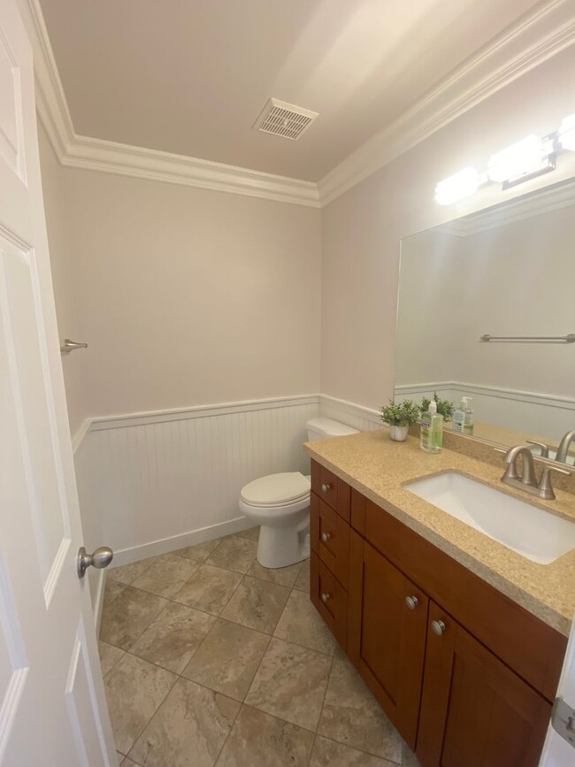 Building Photo - Luxurious 3 Bedroom Cypress Townhouse for ...