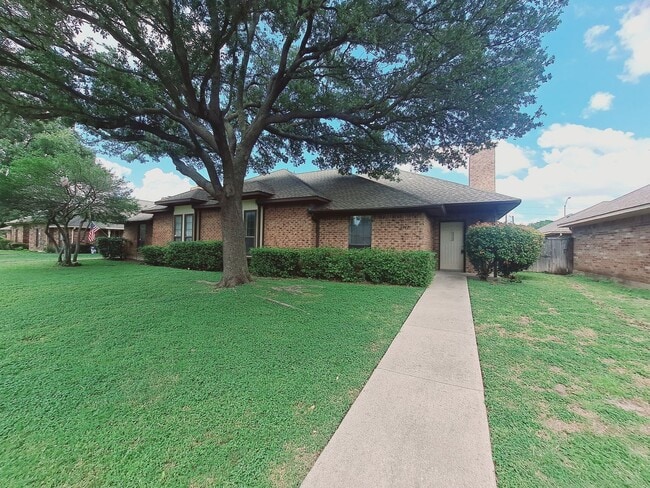 Building Photo - Amazing 3/2/2 in Bent Tree West Available ...