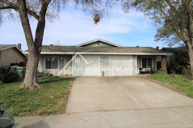 Primary Photo - Cute 2bd/2ba Duplex with Garage - Walk to ...