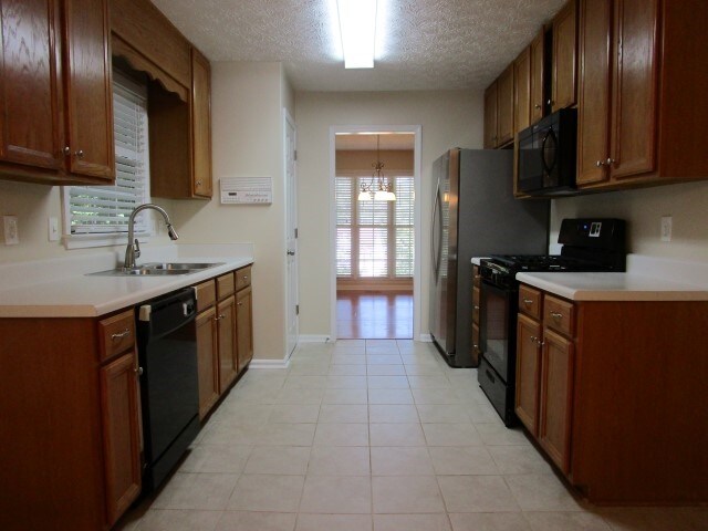Building Photo - 73 Maplelake Ct