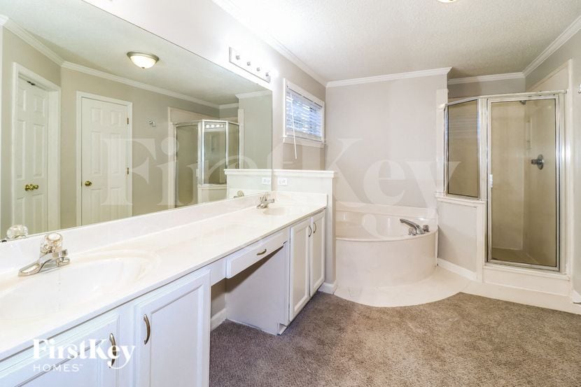 Building Photo - 8668 Pantherburn Cir N