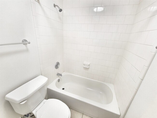 Building Photo - 1522 Yale St