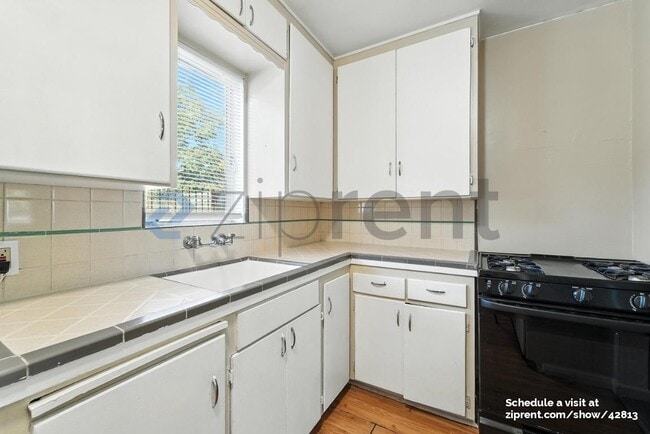 Building Photo - 151 W 18th St