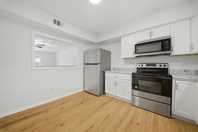Building Photo - 3321 Rainier Ct
