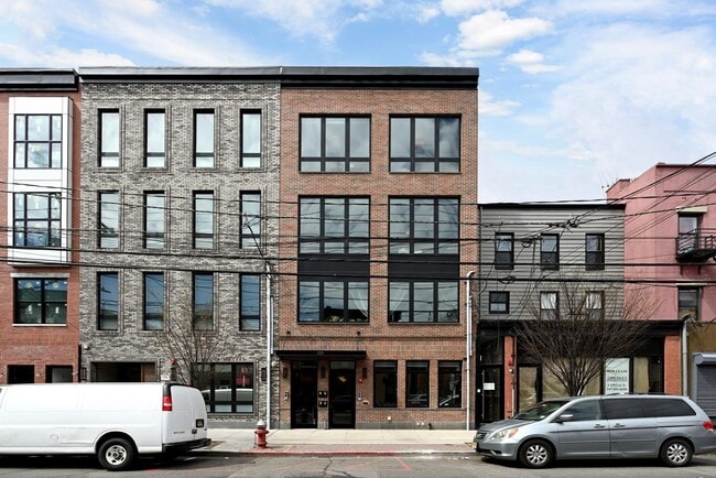 Building Photo - 339 Palisade Ave