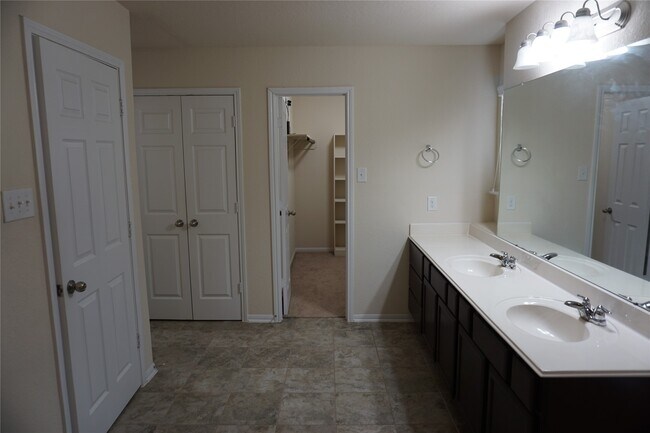 Building Photo - 10615 Chestnut Path Way