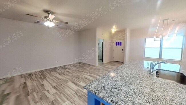Building Photo - Great 3 bed 2 Bath on the West side.