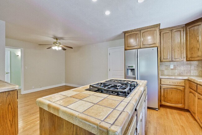 Building Photo - Spacious Home l Massive 12,525 Sq Ft Lot l...