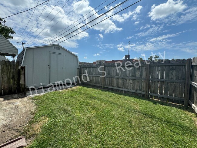 Building Photo - 1327 N Robberson Ave