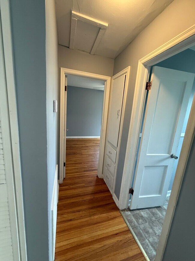 Building Photo - 638 S Woodlawn Blvd