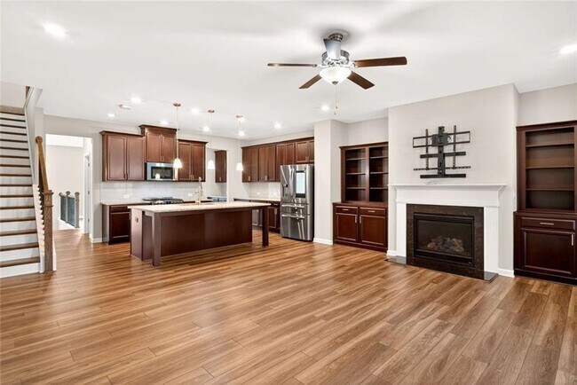 Building Photo - 3960 Redwood Dr