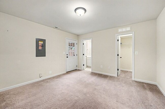 Building Photo - 2444 Drake Ln