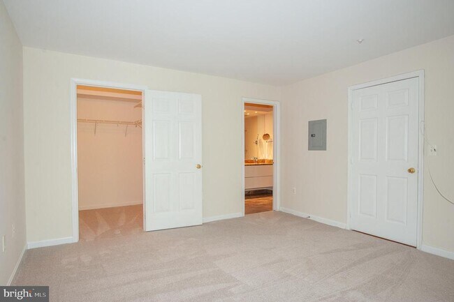Building Photo - 5958 Founders Hill Dr