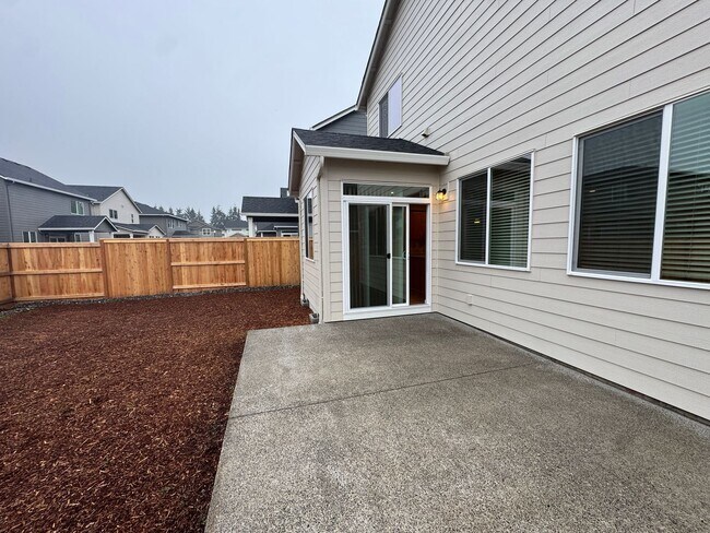 Building Photo - Spacious 3 Bedroom – Move-In Ready Brand n...