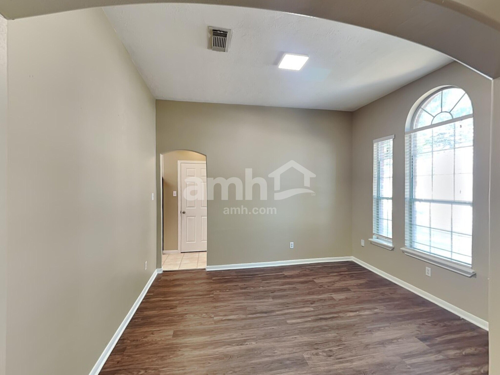 Building Photo - 2210 Two Trail Dr