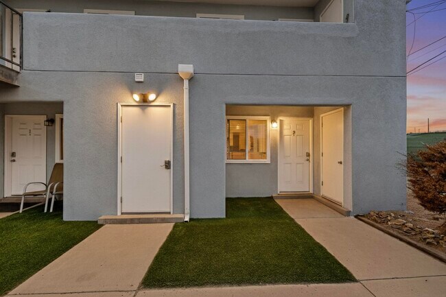 Building Photo - 1812 Buena Vista Dr SE