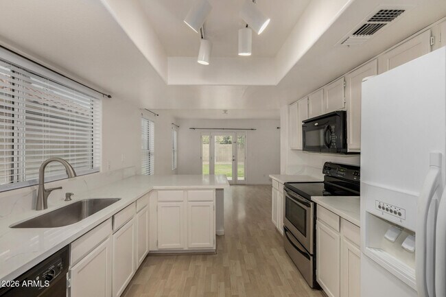 Building Photo - 1343 E Angela Dr