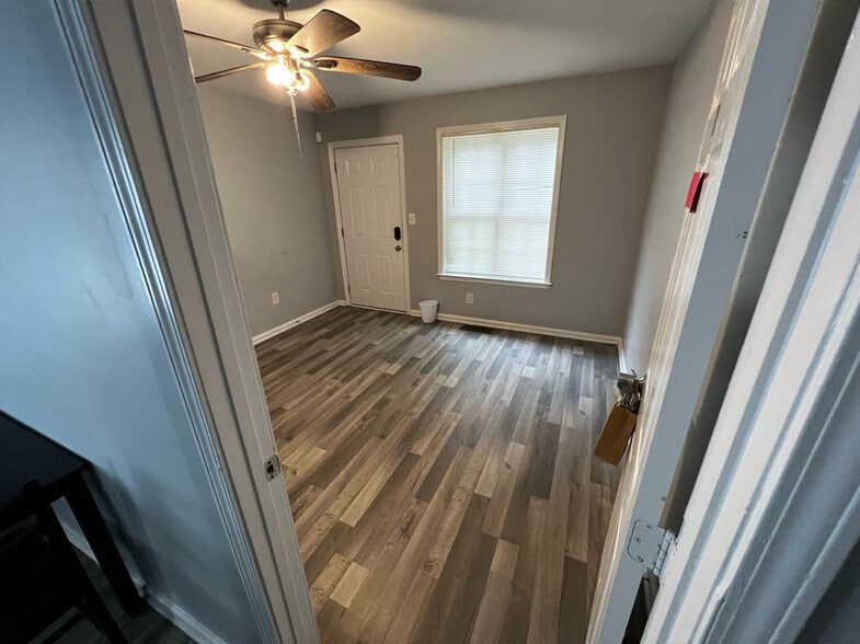 Building Photo - Room in Duplex on Jones Ave NW