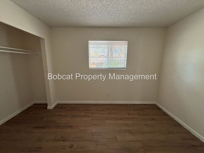 Building Photo - 1501 N Edmonds Dr
