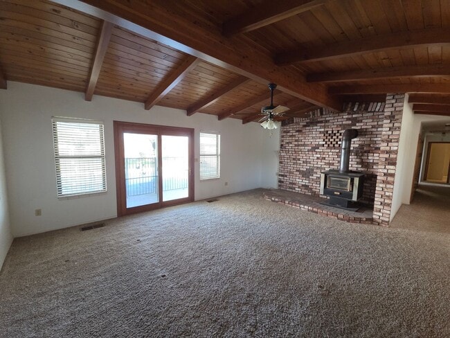 Building Photo - Gorgous 3 Bedroom 2/5 Bath Country Home