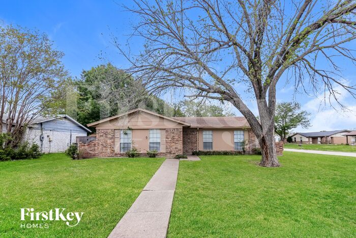 Primary Photo - 1933 Whitney Dr